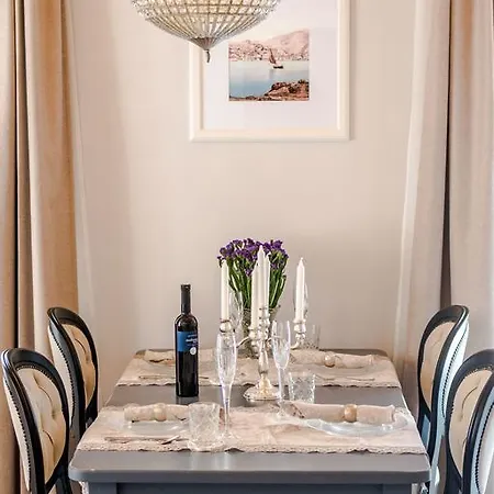 Heritage Zanini 아파트 흐바르